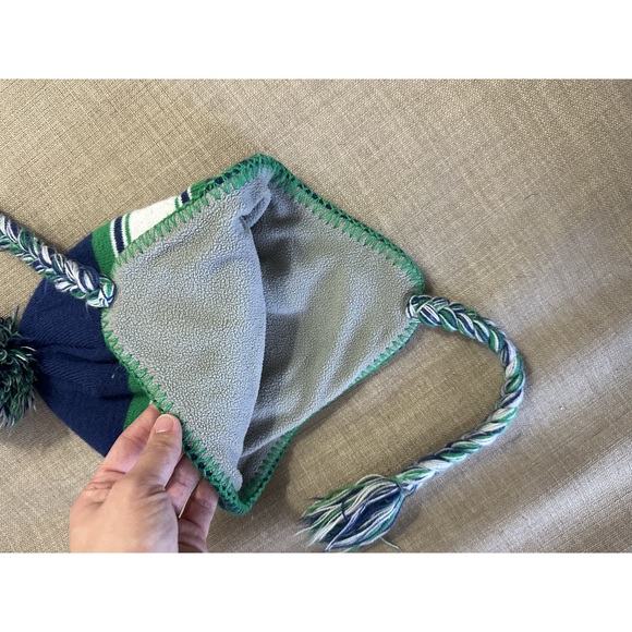 Vancouver Canucks toque Size 8-20 years youth sizing - Picture 3 of 8